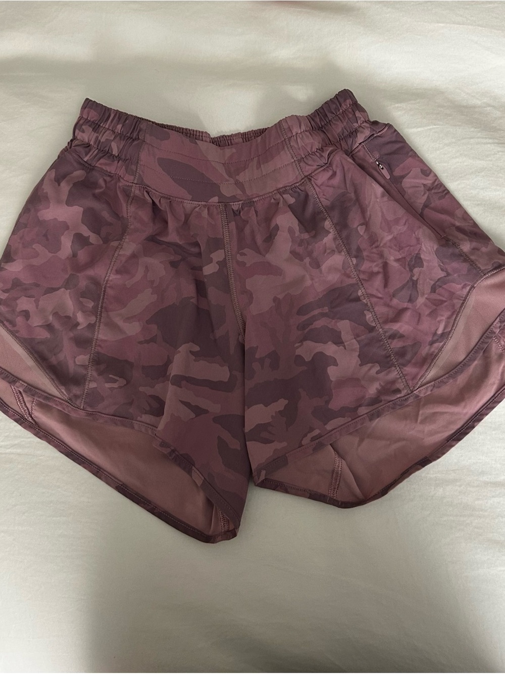 Lululemon Hotty Hot Shorts Size 2 LR 4" Inseam
